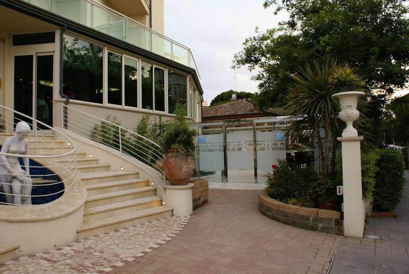 מילאנו מריטימה Hotel Lady Mary מראה חיצוני תמונה