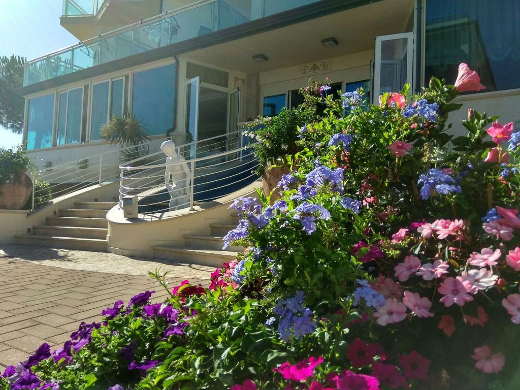 מילאנו מריטימה Hotel Lady Mary מראה חיצוני תמונה