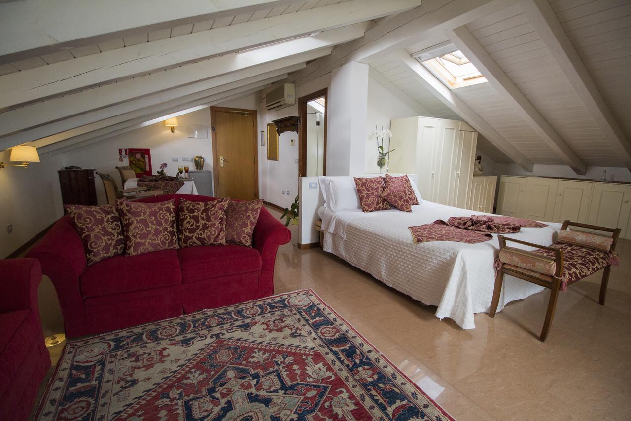 מילאנו מריטימה Hotel Lady Mary מראה חיצוני תמונה
