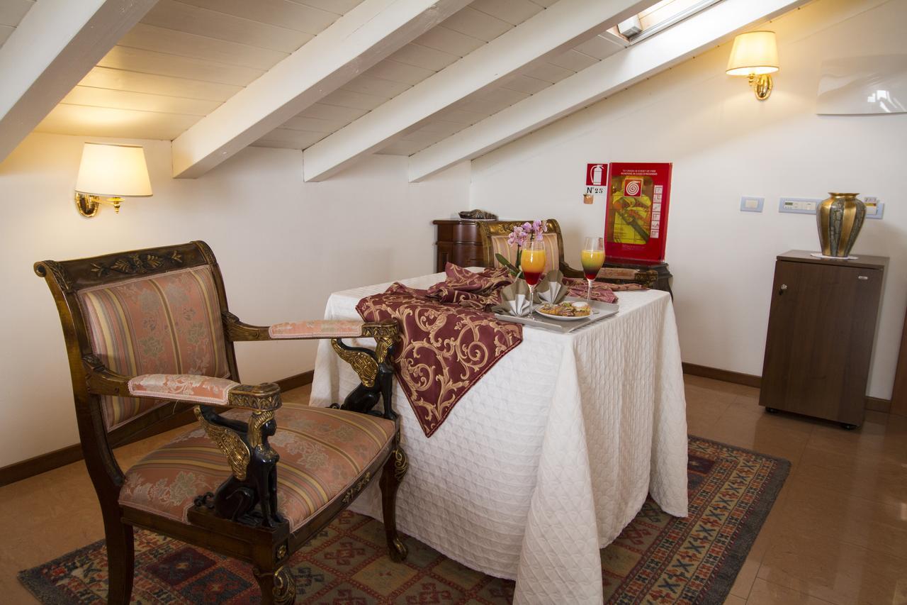 מילאנו מריטימה Hotel Lady Mary מראה חיצוני תמונה