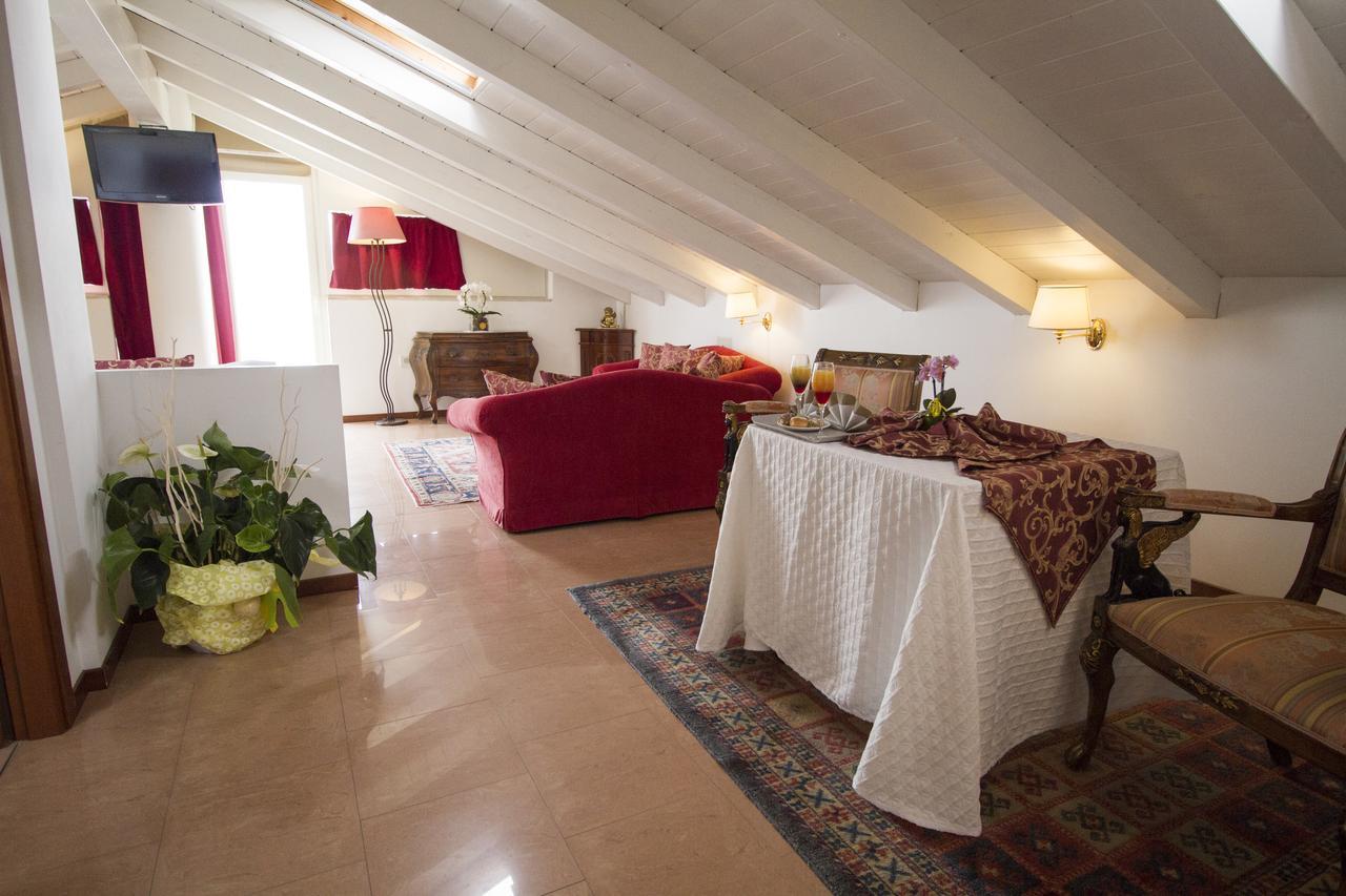 מילאנו מריטימה Hotel Lady Mary מראה חיצוני תמונה