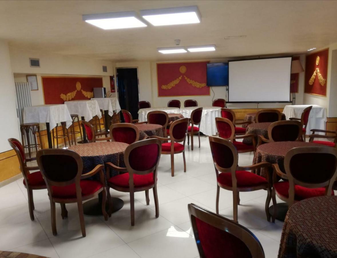 מילאנו מריטימה Hotel Lady Mary מראה חיצוני תמונה