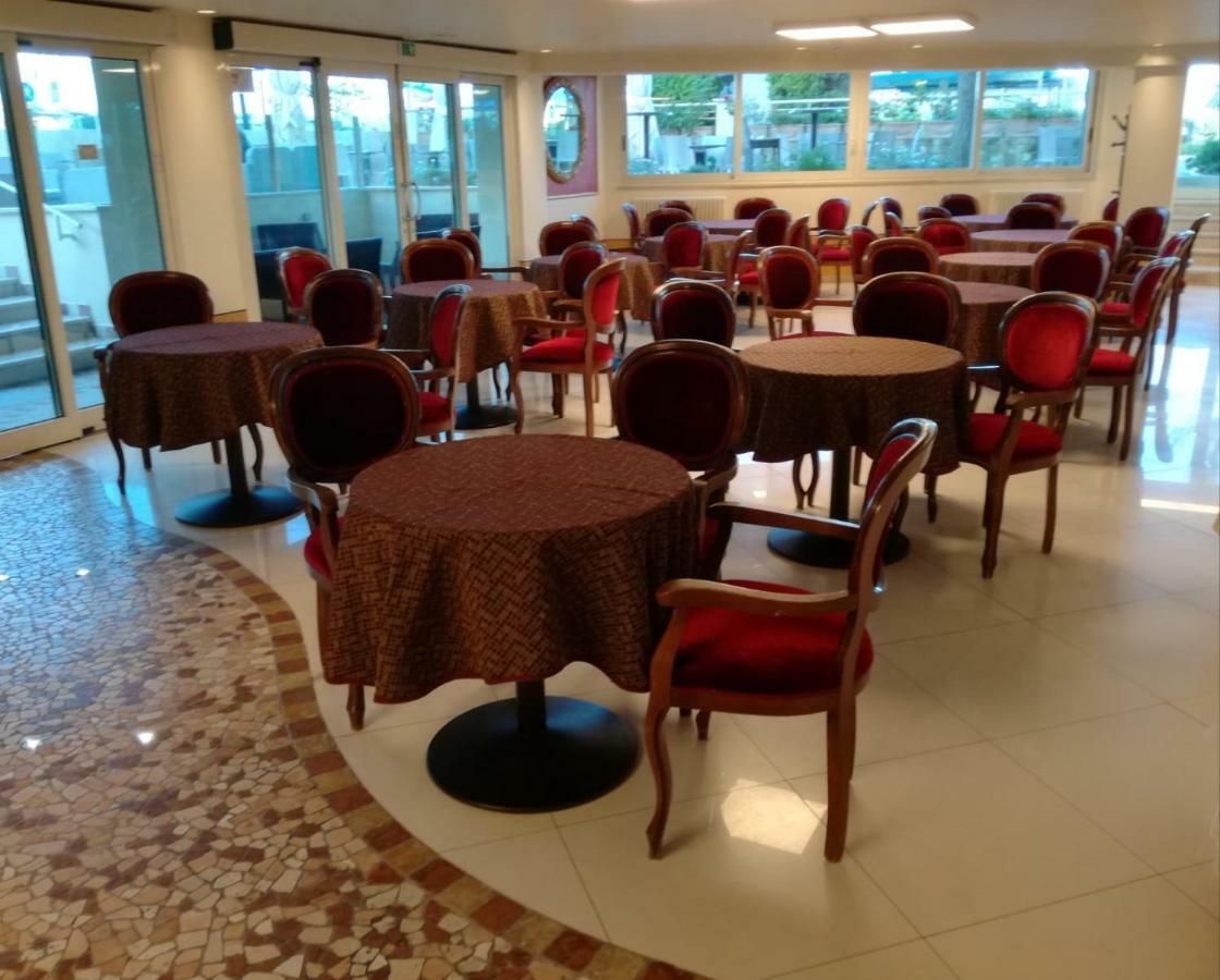 מילאנו מריטימה Hotel Lady Mary מראה חיצוני תמונה