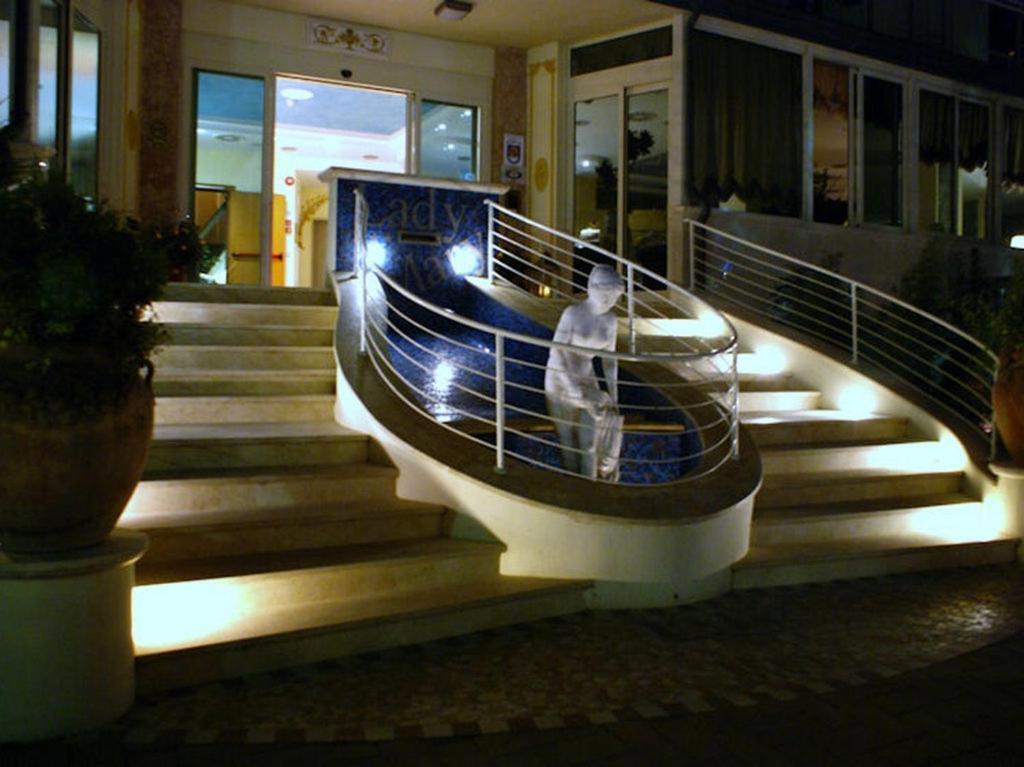 מילאנו מריטימה Hotel Lady Mary מראה חיצוני תמונה